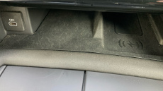 Land Rover Discovery 3.0 D300 Dynamic SE 5dr Auto Diesel Station Wagon